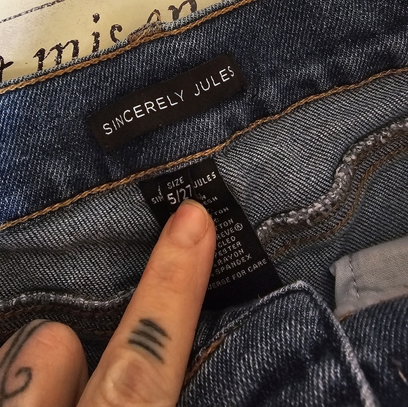 Sincerely Jules Elastic Waist Cut Off Jean Shorts - Picture 2 of 3